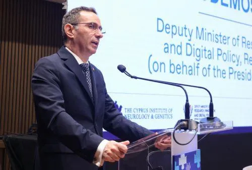 Το τεχνολογικό χάσμα της Ευρώπης οφείλεται σε επενδυτική αδράνεια, λέει ο Υφ. Έρευνας