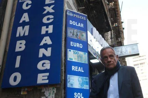 Το ευρώ υποχωρεί οριακά 0,02%, στο 1,1193 δολάριο