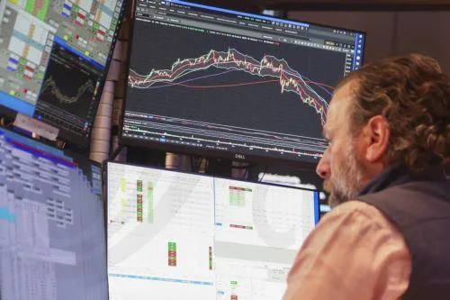 Σταθεροποίηση στα $105 το Μπρεντ, υποχωρεί η τιμή του ευρωπαϊκού ΦΑ