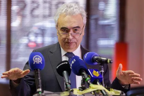 Η περιορισμένη προσφορά πετρελαίου θα διατηρηθεί «αρκετά» κατά το 2027 προειδοποιεί ο ΔΟΕ