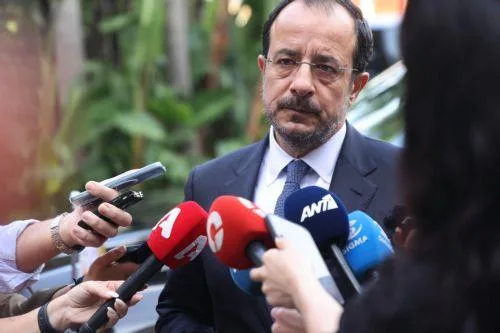 Ευελπιστεί σε θετικά αποτελέσματα από τη σημερινή συνάντηση ο Πρόεδρος