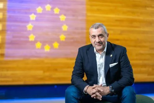 Διπλασιασμό κονδυλίων για το Erasmus+ ζητά το ΕΛΚ, λέει ο Φουρλάς