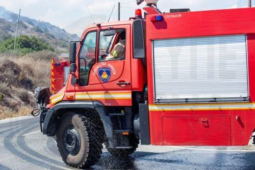 Απεγκλωβισμός οδηγού από το όχημά του έπειτα από τροχαία σύγκρουση