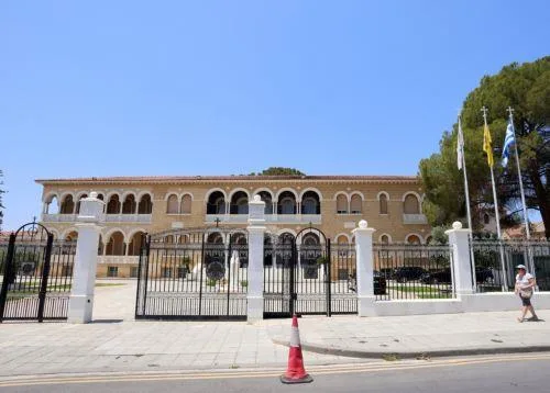 Ο Τυχικός με επιστολή προς Ιερά Σύνοδο ζητά διευκρινίσεις για την κλήση του και άδεια να ιερουργεί