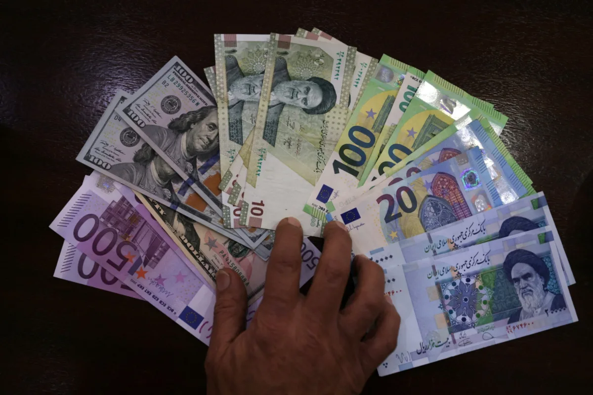 Πτωτικά εξακολουθεί να κινείται το ιρανικό νόμισμα