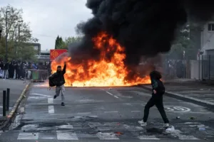 Κλιμακώνεται η οργή των μαθητών στη Γαλλία