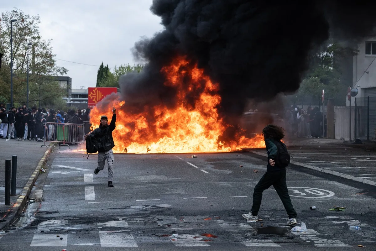 Γαλλία: Ογκούται το κύμα διαμαρτυρίας για τα σχολεία