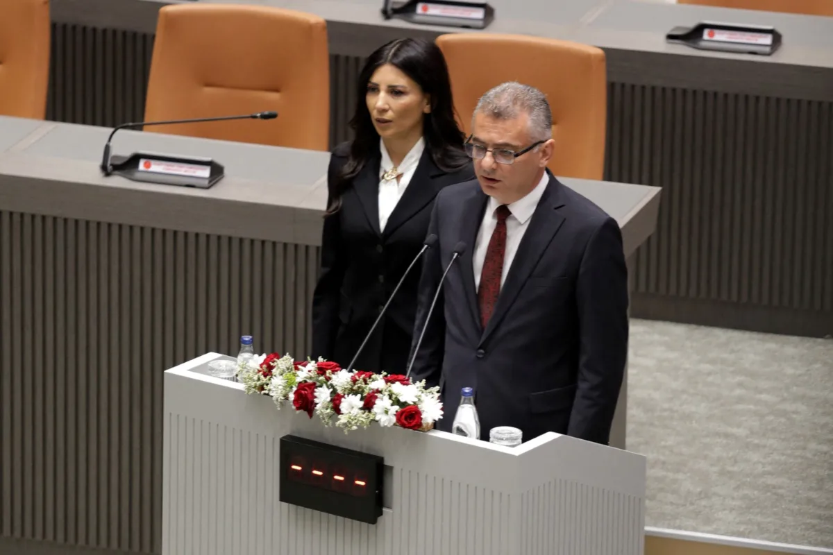 Τουφάν Έρχιουρμαν: Το περιεχόμενο της λύσης είναι σημαντικότερο από τις ετικέτες
