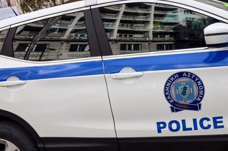 Τέσσερις τραυματίες από έκρηξη κατά τη διάρκεια αστυνομικής επιχείρησης στην Αθήνα