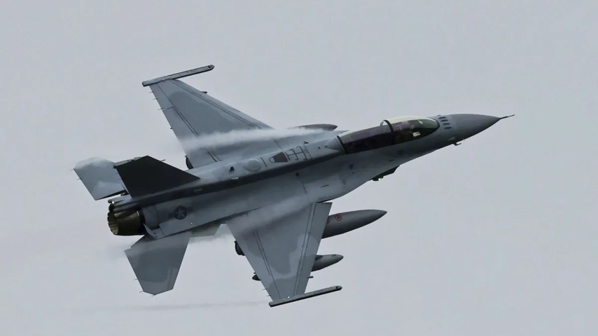 F16