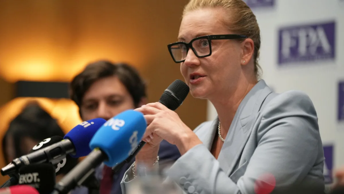 Γιούλια Ναβάλναγια: Η αυξανόμενη συνεργασία αυταρχικών καθεστώτων και ακροδεξιών κομμάτων
