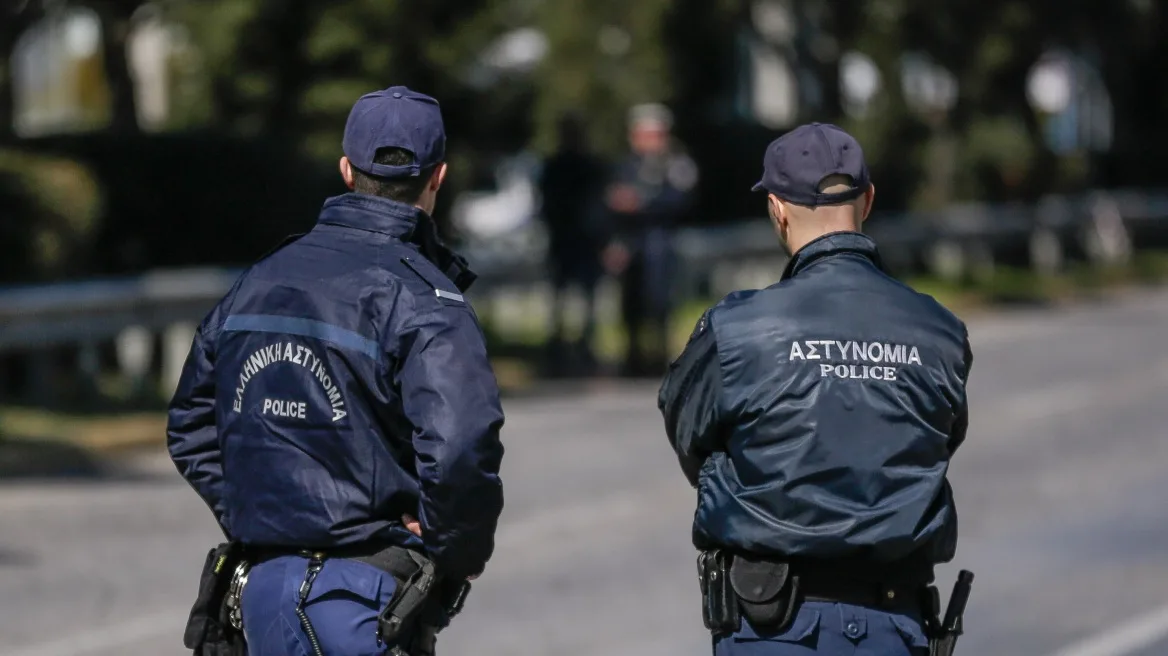 Συναγερμός στην Άρτα: Νήπιο 3,5 ετών εντοπίστηκε μόνο του να περιπλανιέται σε πεζοδρόμιο