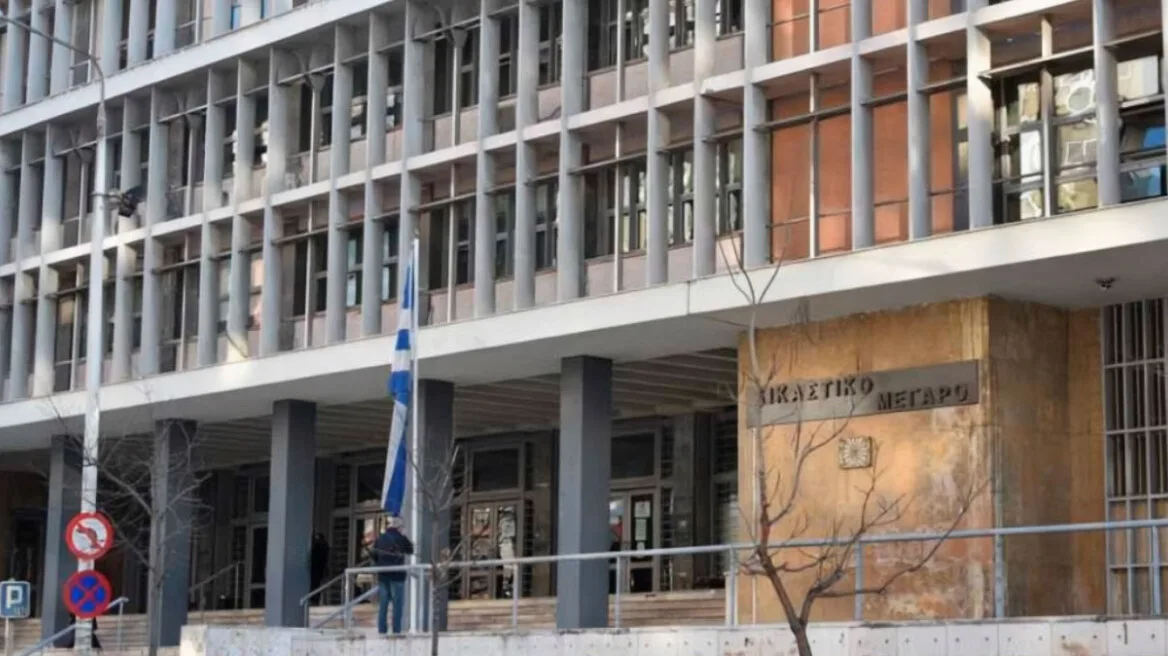 Πατέρας αθωώθηκε μετά από δύο χρόνια δικαστικής περιπέτειας για ψευδείς κατηγορίες κακοποίησης παιδιού